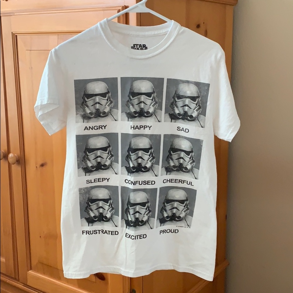 White short sleeved t-shirt.